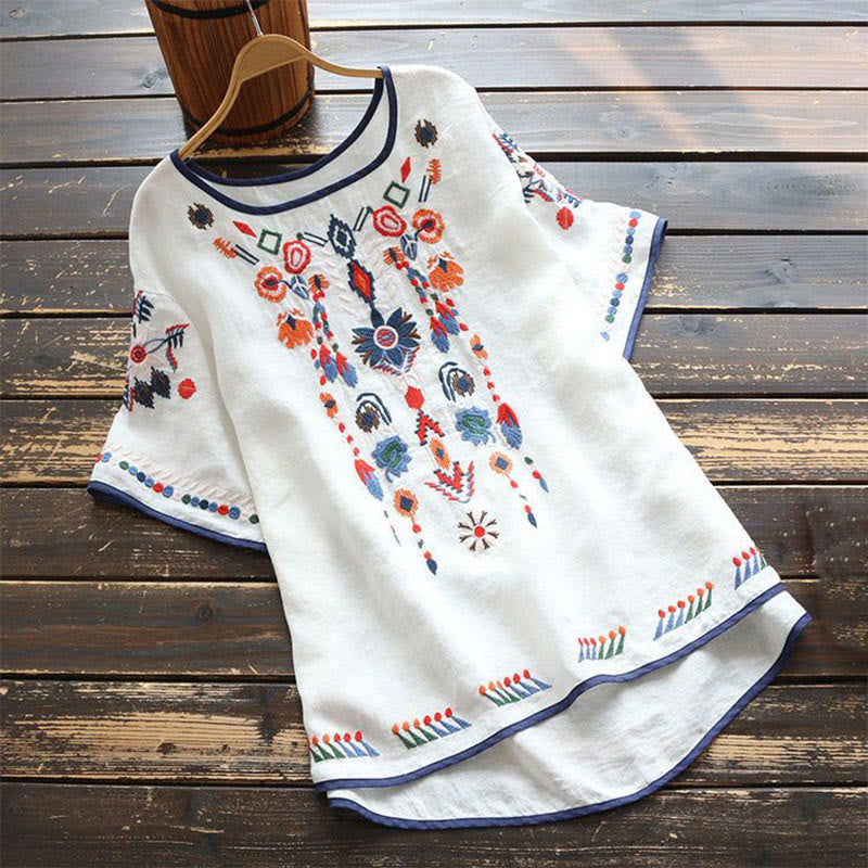 Maglietta da donna in cotone e lino a maniche corte con scollo a giro e ricamo artistico retrò con motivo floreale Buddha Stones - Bianco - US14, UK/AU18, EU46 (4XL) - image 0