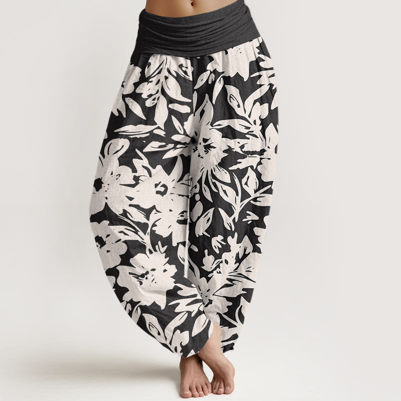 Pantaloni harem da donna con elastico in vita, modello casual con grandi fiori e fogliame lussureggiante, motivo Buddha Stones - Nero - US22, UK/AU26, EU54 (6XL) - image 1