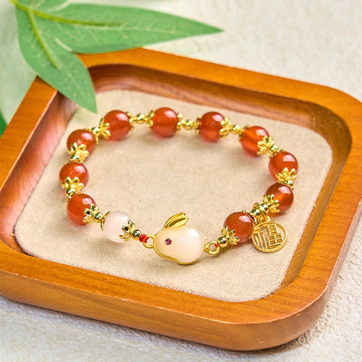 Bracciale Buddha Stones in agata rossa, calcedonio e carattere coniglio Fu, simbolo di fiducia