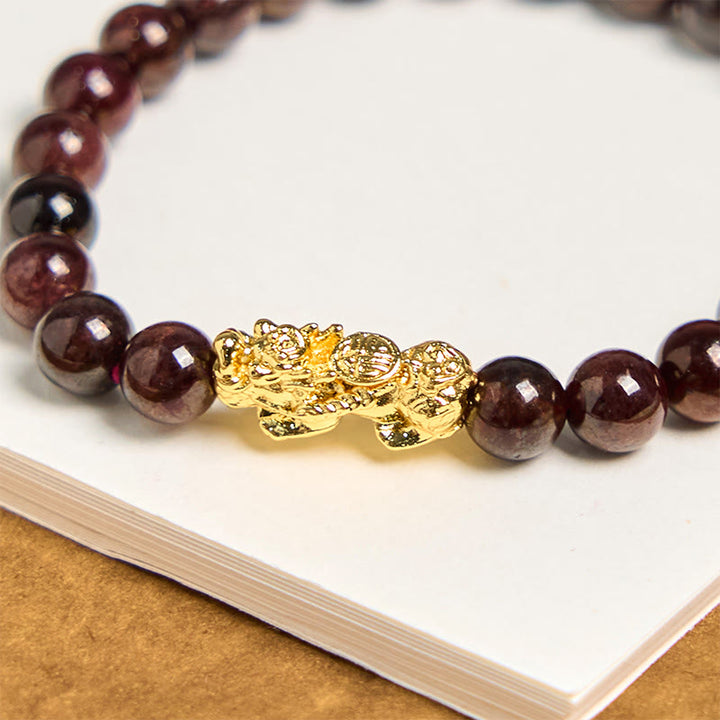 Bracciale di protezione PiXiu con perle di granato naturale Buddha Stones