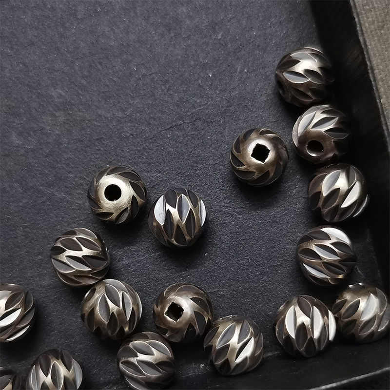 Braccialetto della ricchezza con perline di ottone e rame, motivo a coltello anticato , Buddha Stones