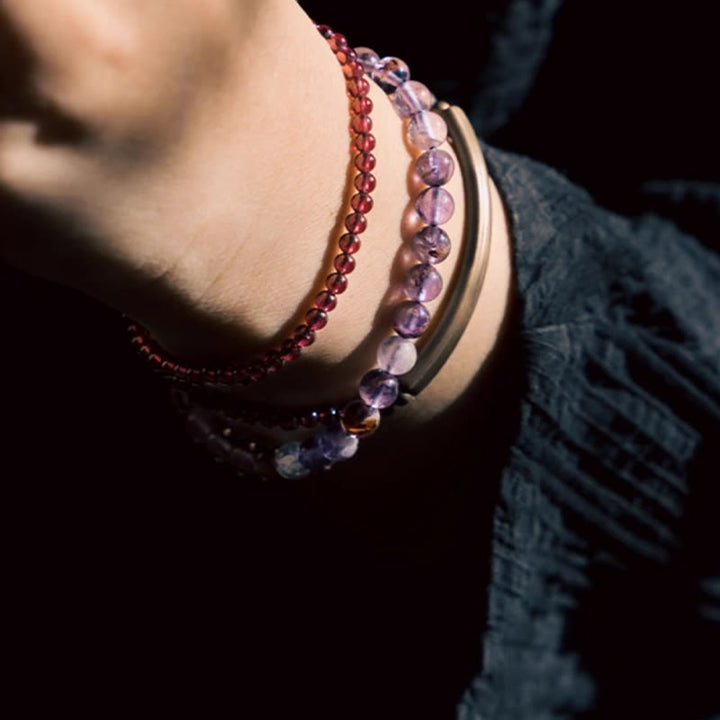 Bracciale multistrato Buddha Stones Retro in ametista da 6 mm e granato da 4 mm