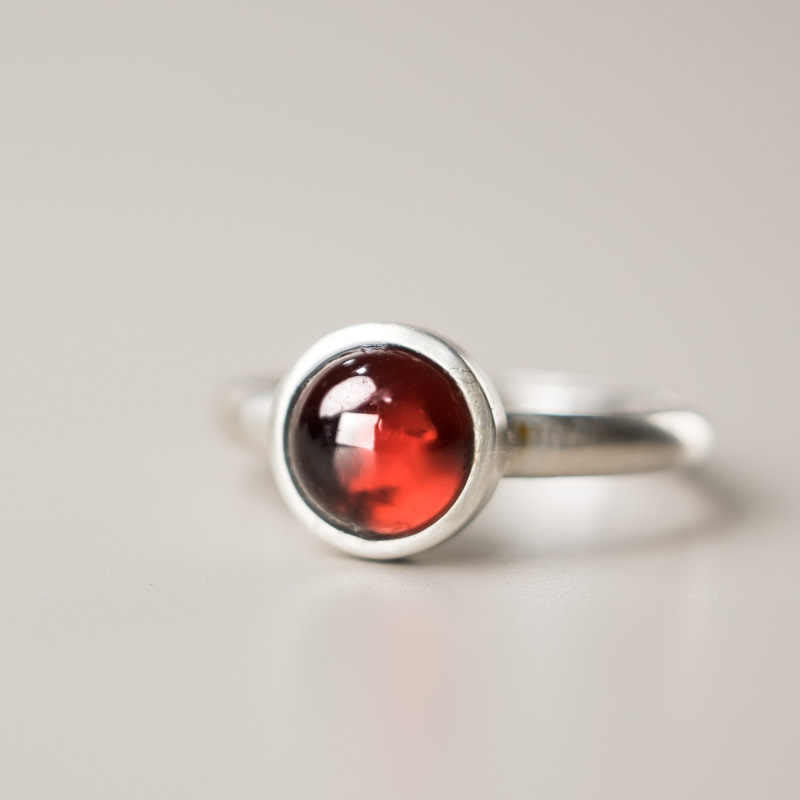 Anello di protezione regolabile in argento sterling 925 con granato naturale Buddha Stones