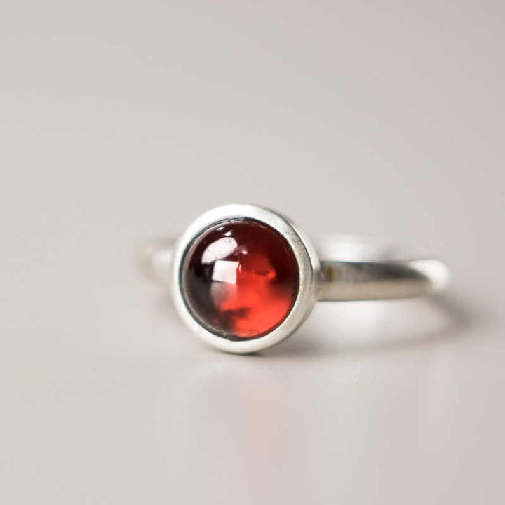 Anello di protezione regolabile in argento sterling 925 con granato naturale Buddha Stones