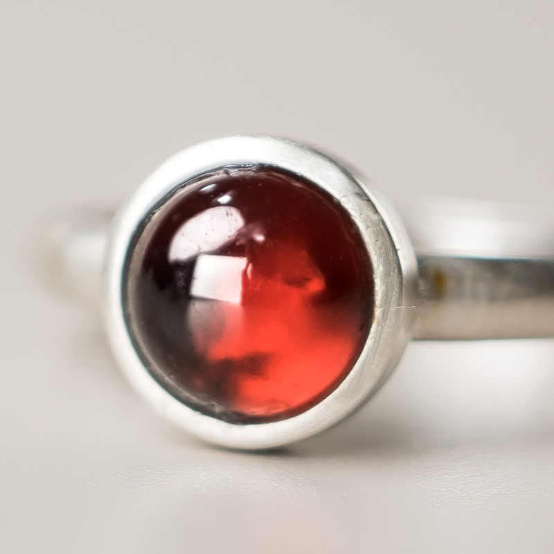 Anello di protezione regolabile in argento sterling 925 con granato naturale Buddha Stones