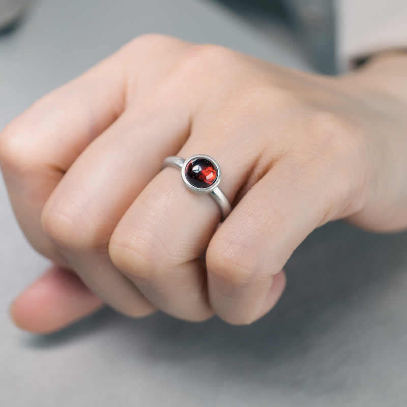 Anello di protezione regolabile in argento sterling 925 con granato naturale Buddha Stones