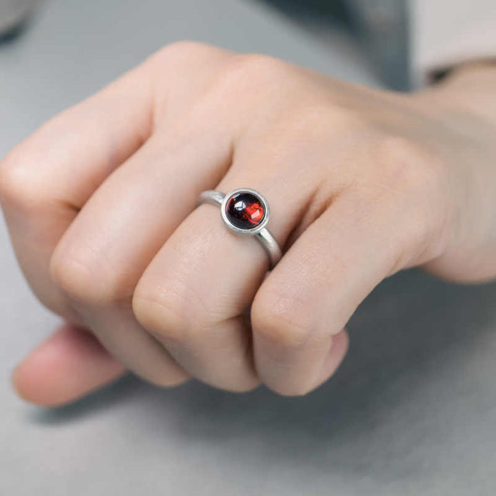 Anello di protezione regolabile in argento sterling 925 con granato naturale Buddha Stones