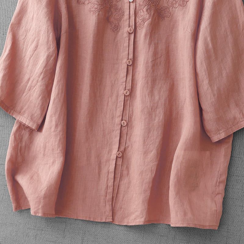 Camicia da donna a maniche corte in cotone con ricamo artistico a tinta unita e bottoni frontali, con motivo Buddha Stones. - image 2