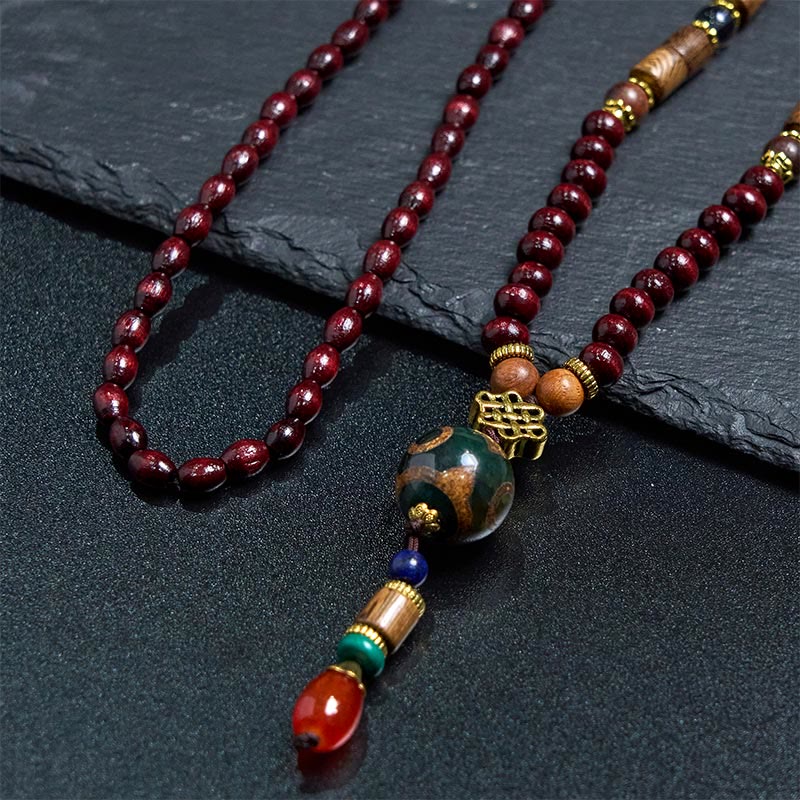 Collana con ciondolo a forma di testa di elefante, in legno wengé, fatto a mano in Tibet, con perline Dzi di protezione.