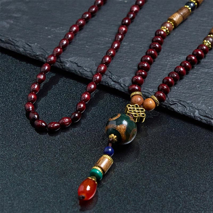 Collana con ciondolo a forma di testa di elefante, in legno wengé, fatto a mano in Tibet, con perline Dzi di protezione.