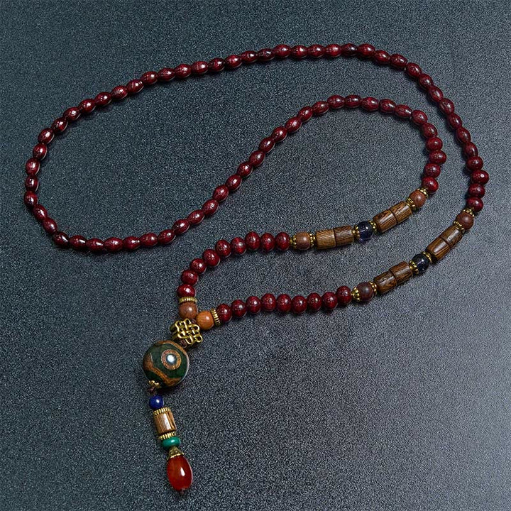 Collana con ciondolo a forma di testa di elefante, in legno wengé, fatto a mano in Tibet, con perline Dzi di protezione.