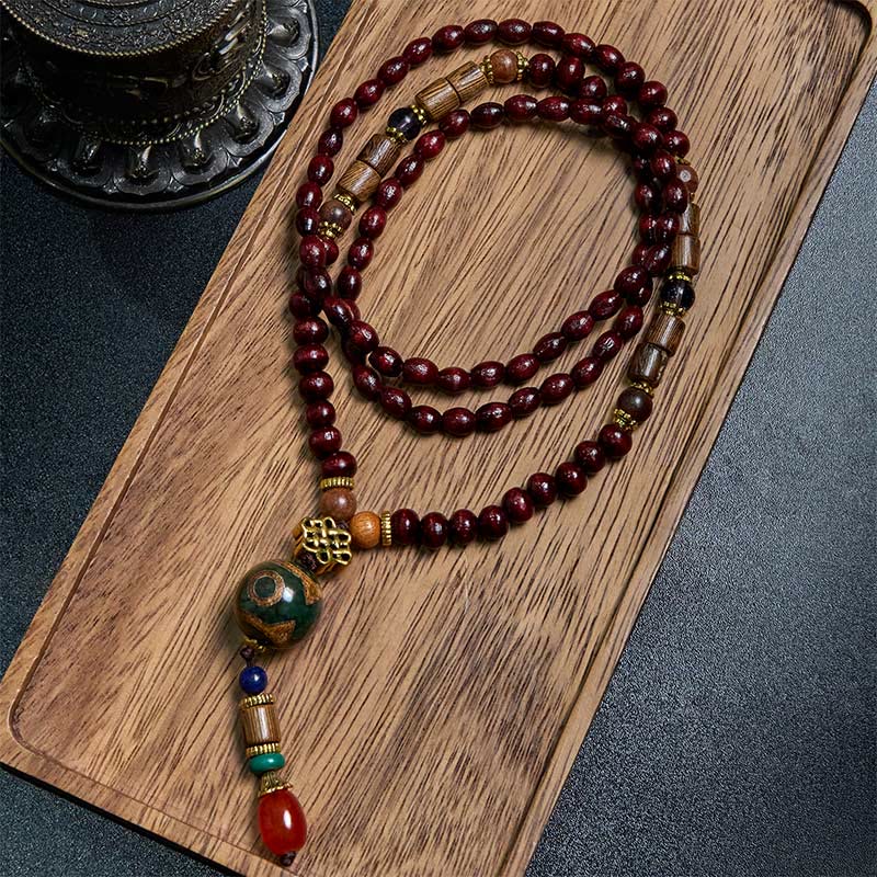 Collana con ciondolo a forma di testa di elefante, in legno wengé, fatto a mano in Tibet, con perline Dzi di protezione. - Perlina Dzi a tre occhi e legno di wenge - image 0