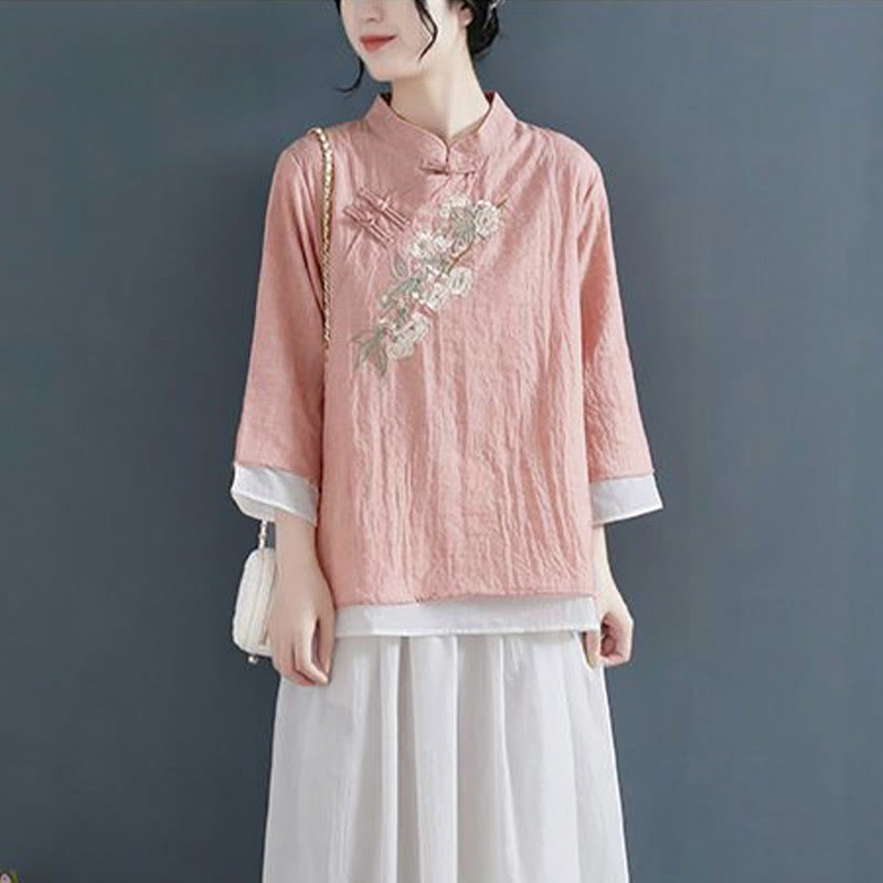 Camicia da donna in cotone e lino con collo alla coreana, maniche a tre quarti, ricamo a fiori con Buddha Stones e bottoni a rana - image 1