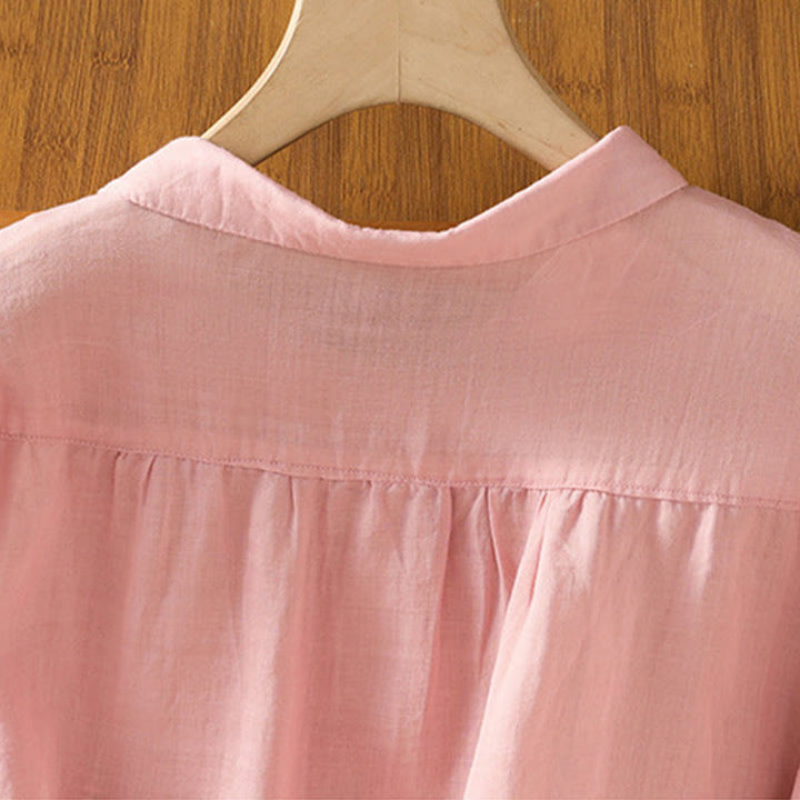 Camicia da donna in cotone a maniche corte con colletto rialzato, bottoni frontali ricamati con Buddha Stones