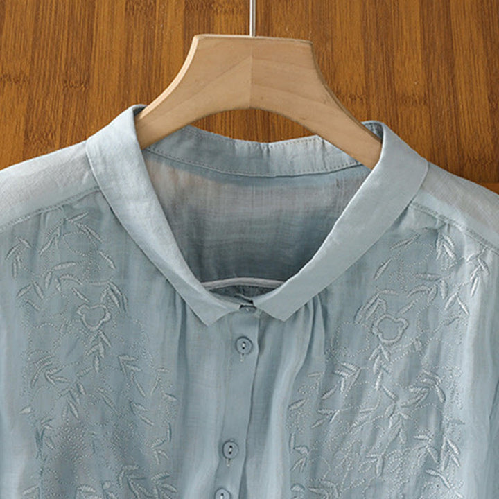 Camicia da donna in cotone a maniche corte con colletto rialzato, bottoni frontali ricamati con Buddha Stones