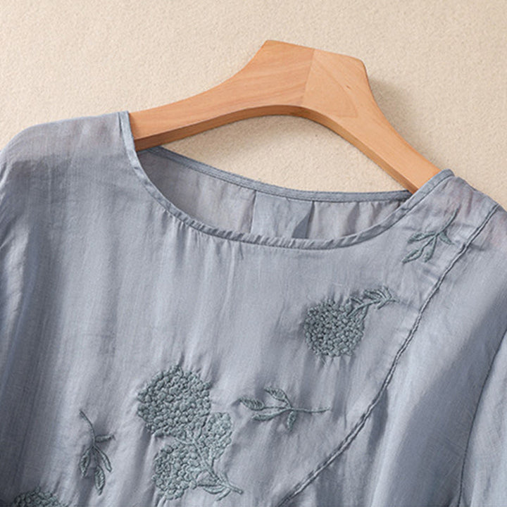 Camicia da donna in cotone e lino a maniche corte con scollo a giro e fiori ricamati con Buddha Stones