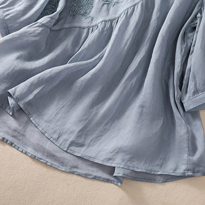 Camicia da donna in cotone e lino a maniche corte con scollo a giro e fiori ricamati con Buddha Stones