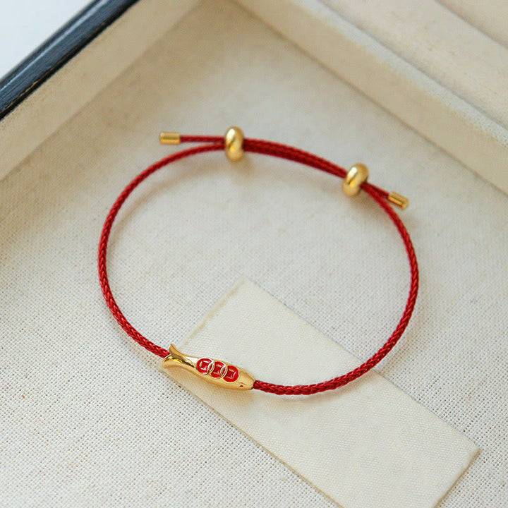 Bracciale della ricchezza in corda rossa con pesce koi in ottone e Buddha Stones