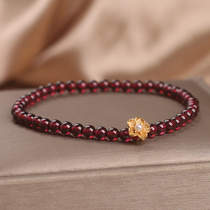 Bracciale Buddha Stones con perle di granato naturale da 4 mm e fiore della passione