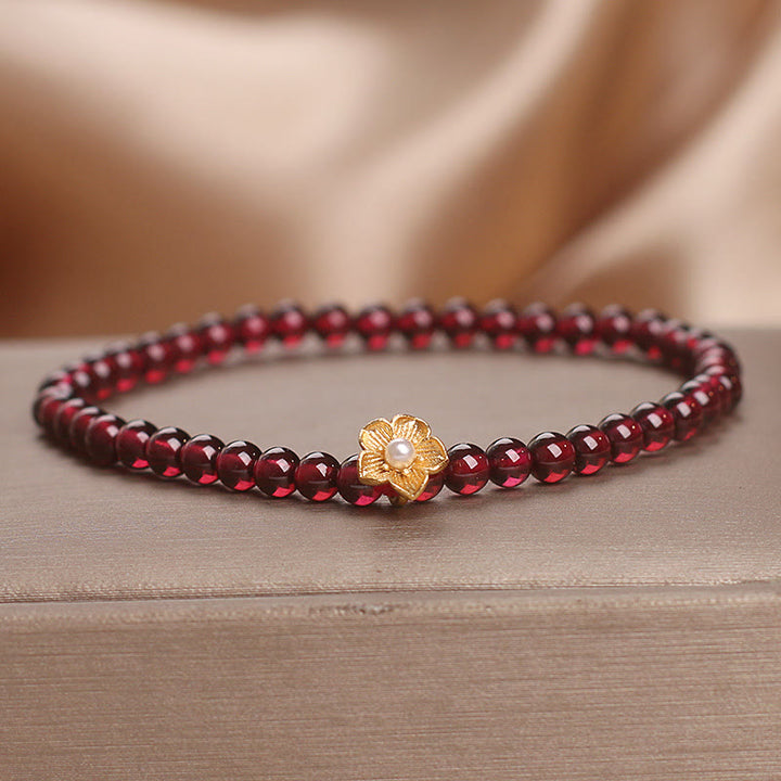 Bracciale Buddha Stones con perle di granato naturale da 4 mm e fiore della passione