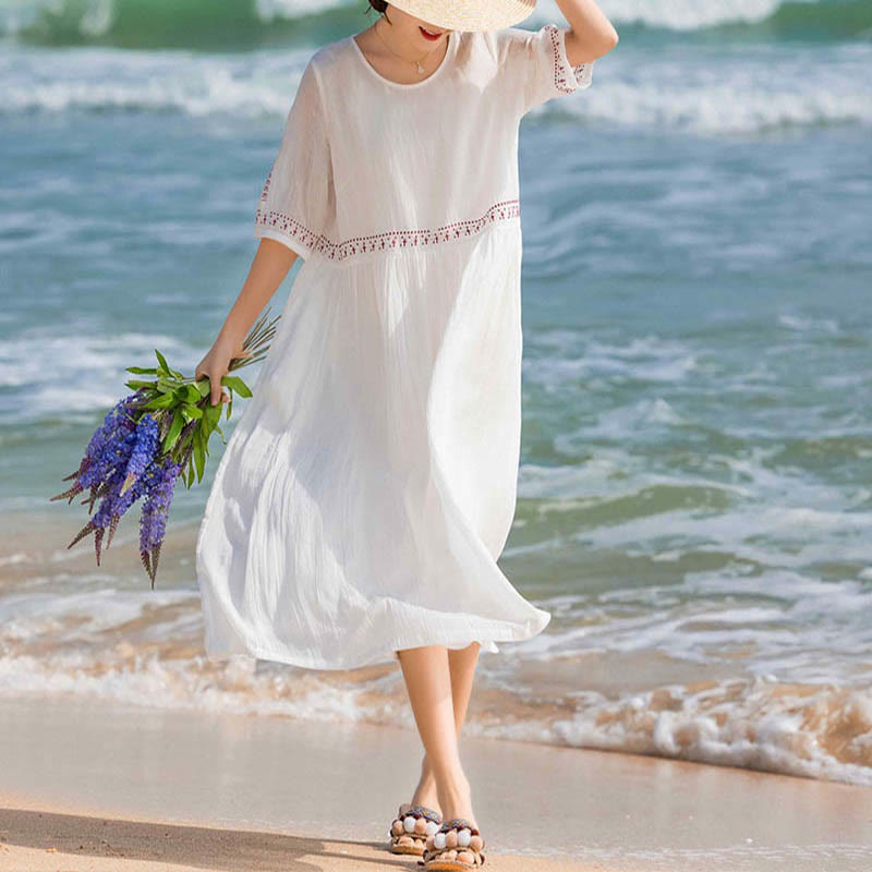 Abito midi in cotone a maniche corte con ricami a tinta unita e tasche, con motivo Buddha Stones. - image 10