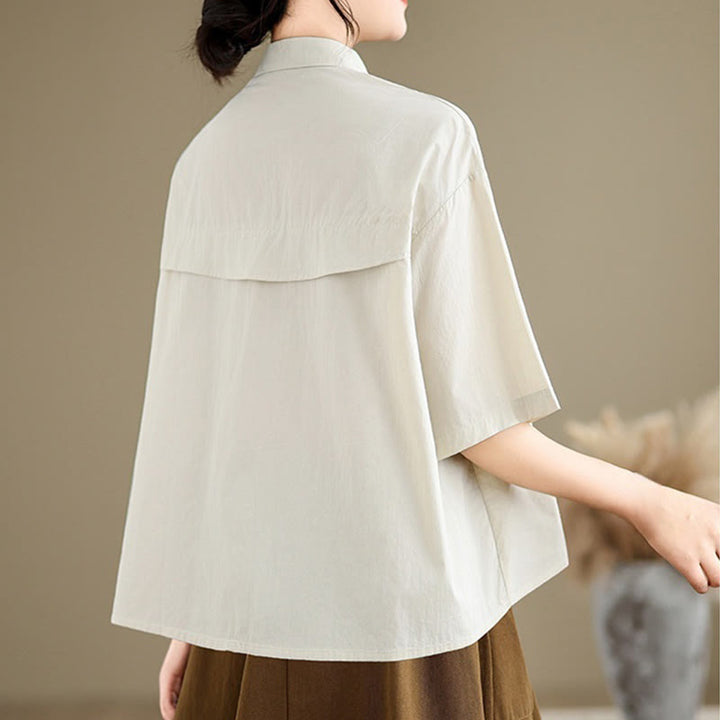 Camicia casual da donna in cotone con maniche corte, colletto alto, bottoni, motivo a meduse ricamato Buddha Stones