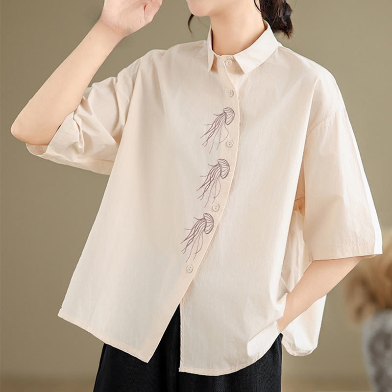 Camicia casual da donna in cotone con maniche corte, colletto alto, bottoni, motivo a meduse ricamato Buddha Stones