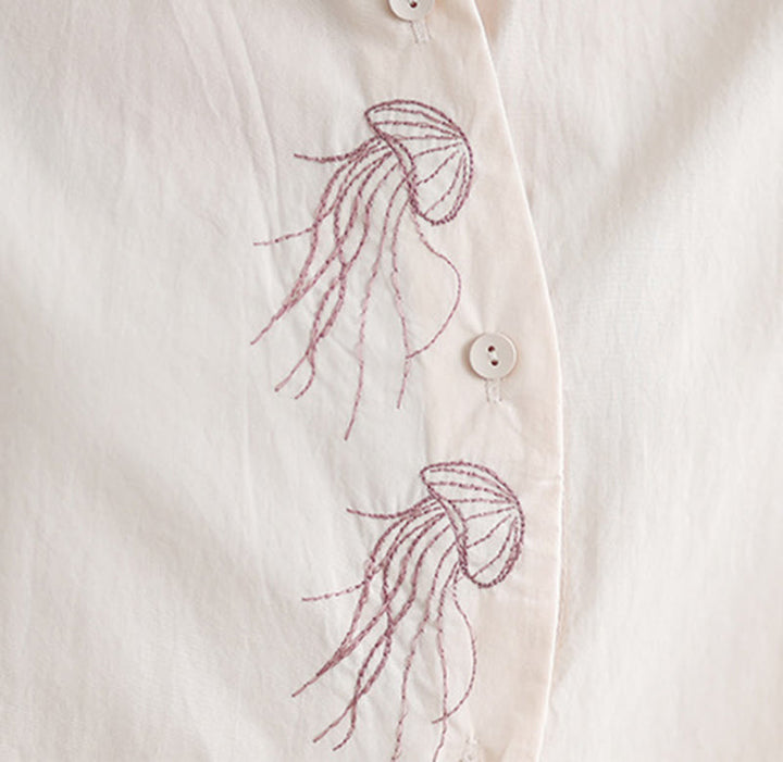 Camicia casual da donna in cotone con maniche corte, colletto alto, bottoni, motivo a meduse ricamato Buddha Stones