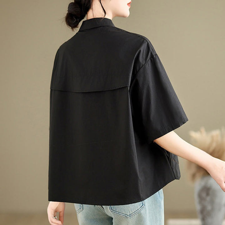 Camicia casual da donna in cotone con maniche corte, colletto alto, bottoni, motivo a meduse ricamato Buddha Stones