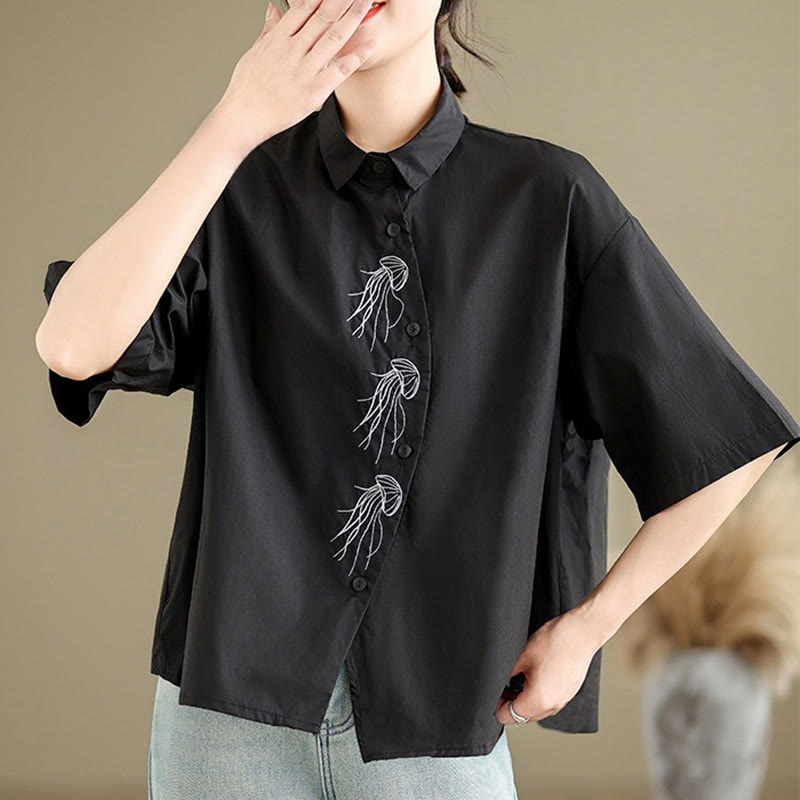 Camicia casual da donna in cotone con maniche corte, colletto alto, bottoni, motivo a meduse ricamato Buddha Stones