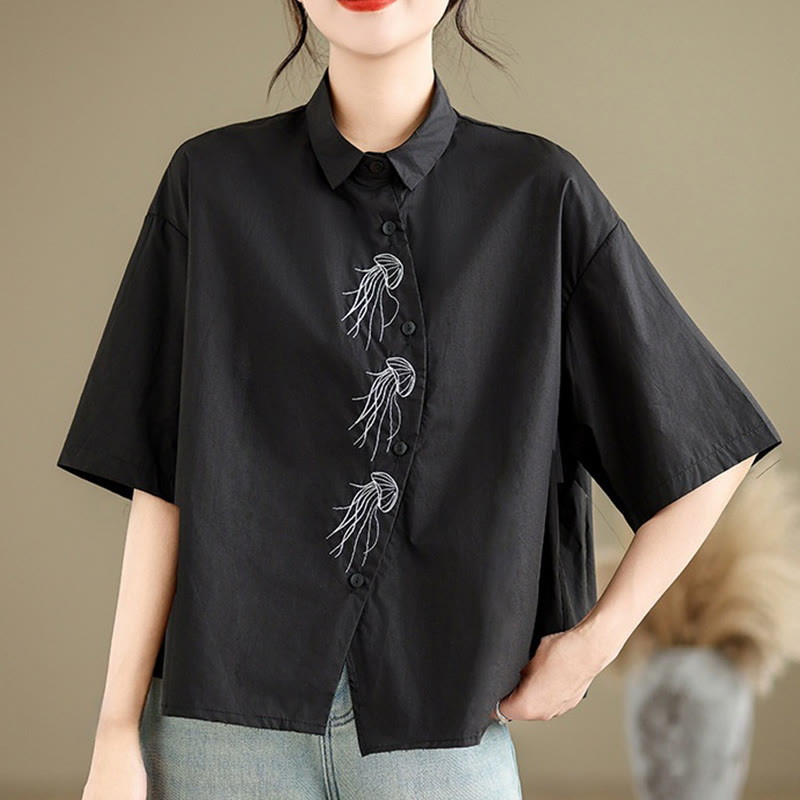 Camicia casual da donna in cotone con maniche corte, colletto alto, bottoni, motivo a meduse ricamato Buddha Stones