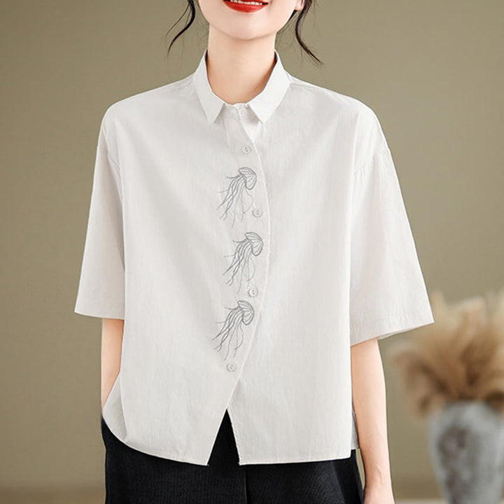 Camicia casual da donna in cotone con maniche corte, colletto alto, bottoni, motivo a meduse ricamato Buddha Stones
