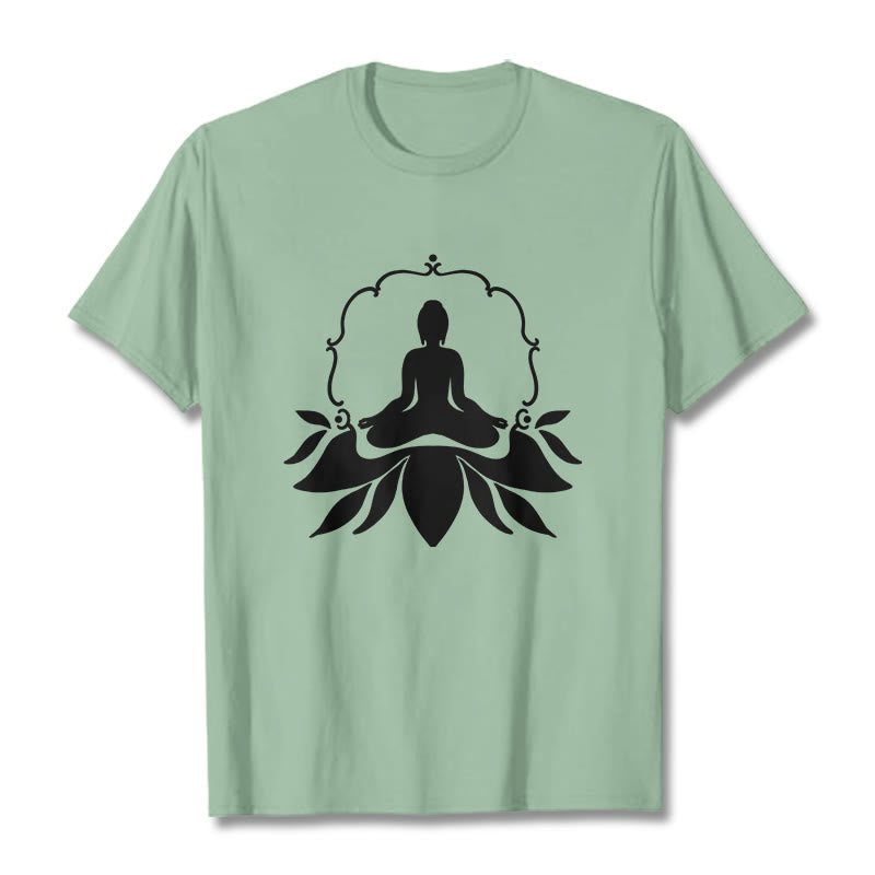 Maglietta Buddha Stones, Buddha in meditazione seduto sull'erba - Verde pallido - 2XL - image 15