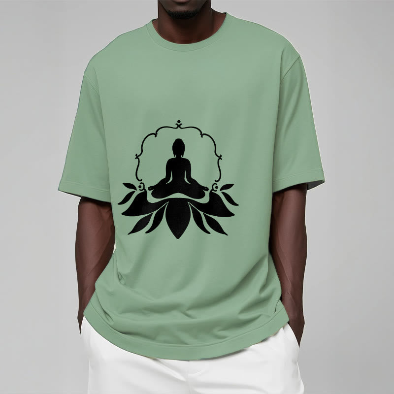 Maglietta Buddha Stones, Buddha in meditazione seduto sull'erba - image 16