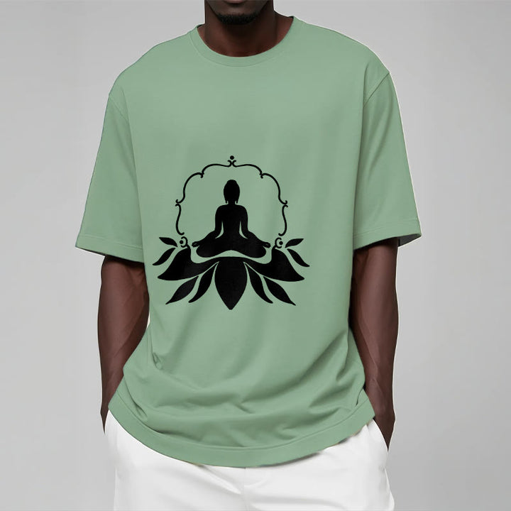 Maglietta Buddha Stones, Buddha in meditazione seduto sull'erba - image 16