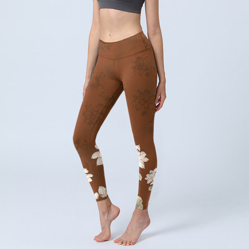 Leggings da palestra con stampa di fiori di loto bianchi e marroni, pantaloni da yoga da donna , Buddha Stones - Marrone sella - US18, UK/AU22, EU50 (4XL) - image 1