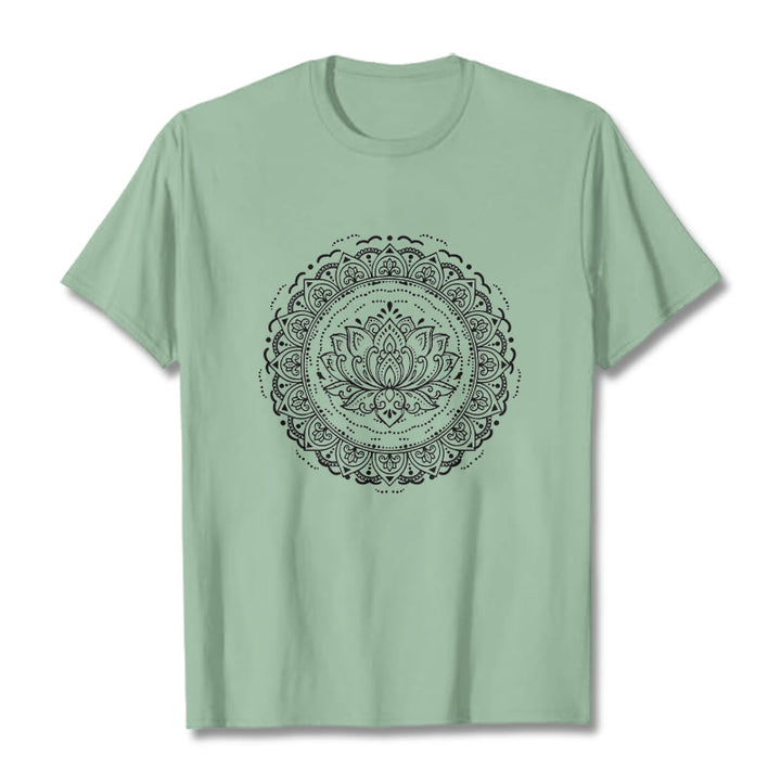 Maglietta con motivo a fiori di loto e mandala con Buddha Stones - Verde pallido - 2XL - image 14
