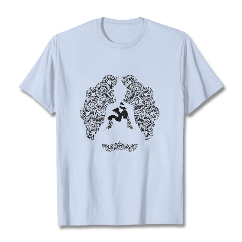 Maglietta con motivo a mandala con simbolo Om Buddha Stones in colori puri - Ciano chiaro - 2XL - image 19