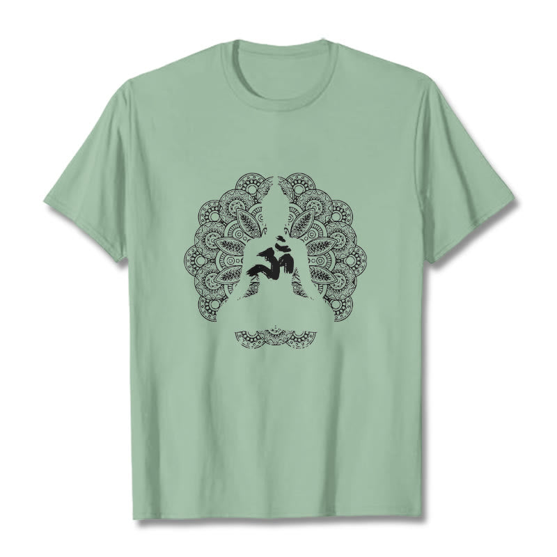 Maglietta con motivo a mandala con simbolo Om Buddha Stones in colori puri - Verde pallido - 2XL - image 14