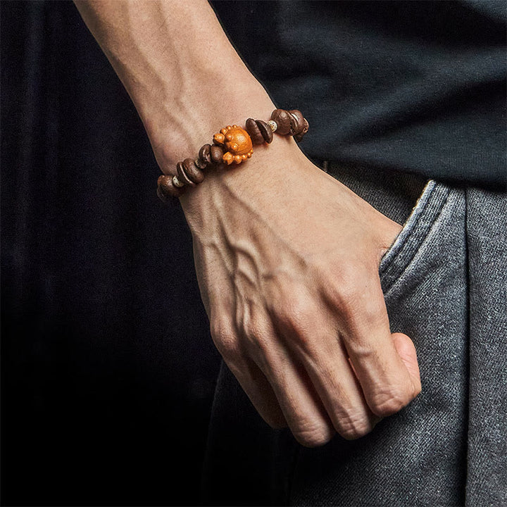 Bracciale in legno di wengé , Buddha Stones, granchio fatto a mano, monete di rame e chicchi di caffè. - image 6