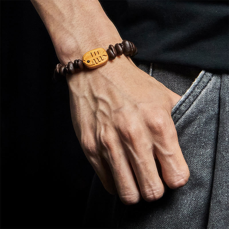 Bracciale in legno di wengé con veri chicchi di caffè e lische di pesce fatte a mano da Buddha Stones - image 5