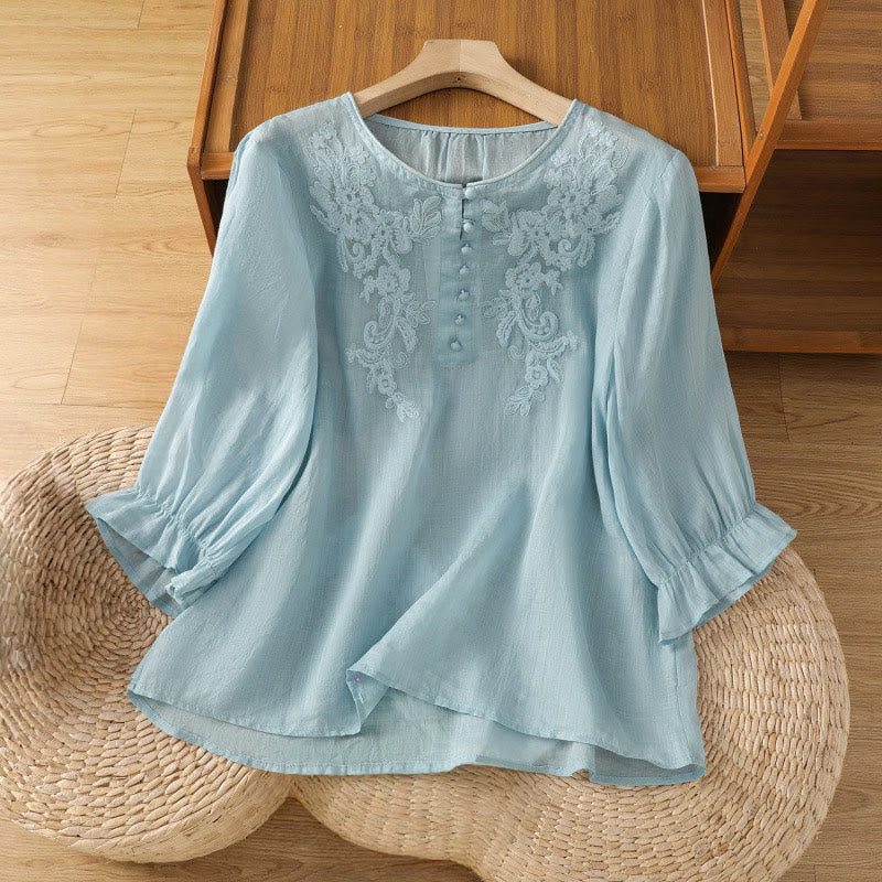 Camicia da donna con scollo rotondo e maniche a tre quarti, ricamata con fiori e viticci Buddha Stones. - Azzurro chiaro - US12, UK/AU16, EU44 (2XL) - image 25