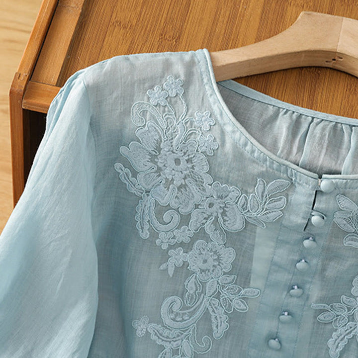 Camicia da donna con scollo rotondo e maniche a tre quarti, ricamata con fiori e viticci Buddha Stones. - image 29