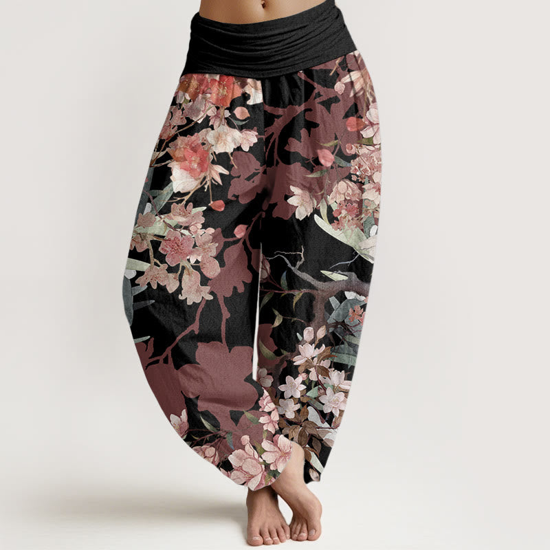 Pantaloni harem da donna con elastico in vita, in puro cotone, Buddha Stones, fiori rossi e rosa in fiore e rami rigogliosi