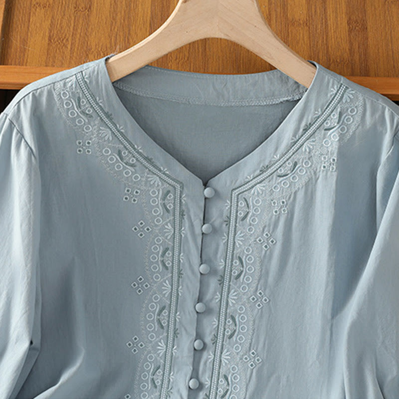 Maglietta da donna in cotone con scollo a V e ricamo simmetrico Buddha Stones - image 10