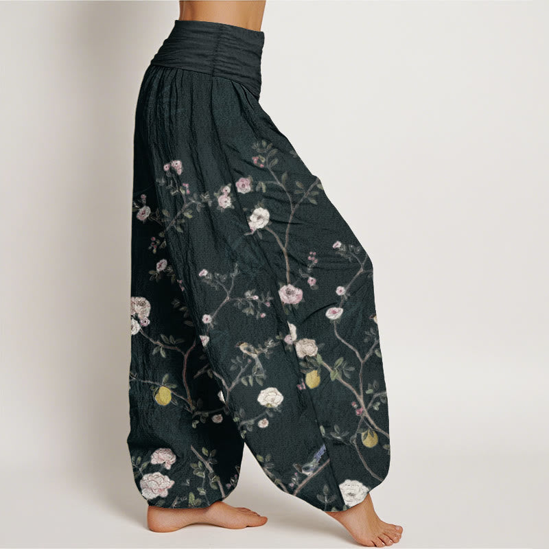 Pantaloni harem da donna con elastico in vita, in puro cotone, con motivo Buddha Stones, fiori rosa e bianchi, foglie di bambù e frutta
