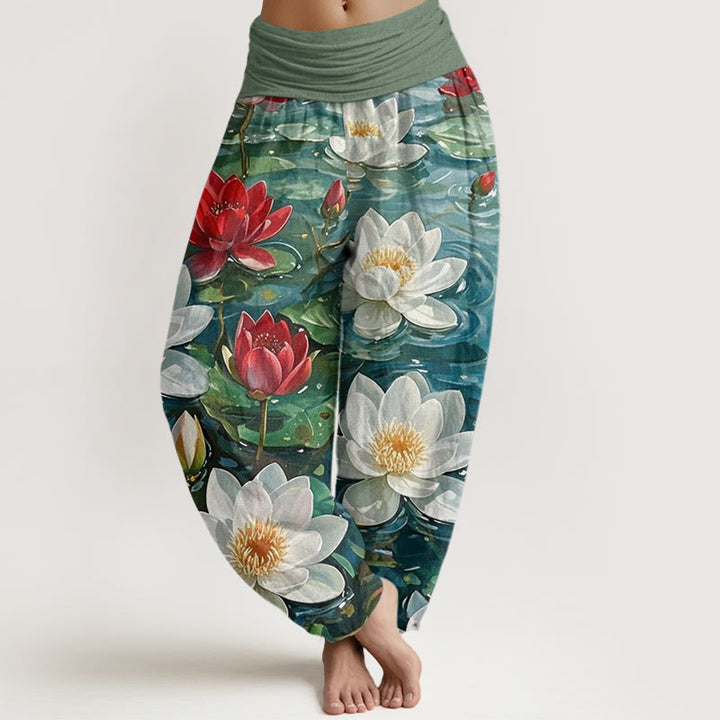 Pantaloni harem da donna con elastico in vita, modello casual con motivo a fiori di loto rosso in fiore, motivo Buddha Stones - Verde foresta - US22, UK/AU26, EU54 (6XL) - image 1