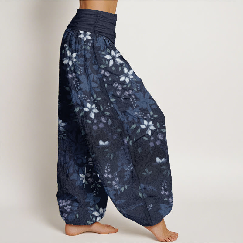 Pantaloni harem da donna con elastico in vita, in puro cotone, con piccoli fiori bianchi e foglie verdi, motivo Buddha Stones