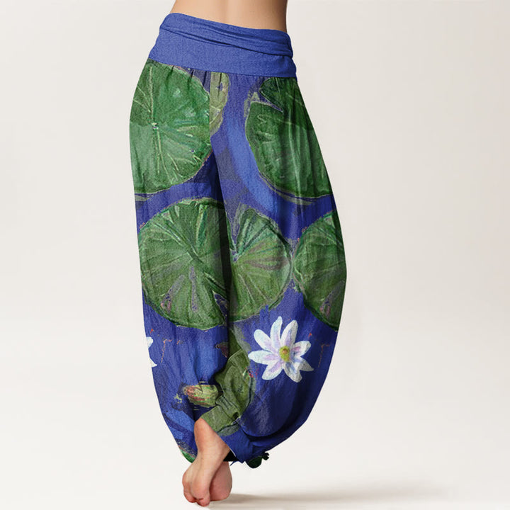 Pantaloni harem da donna con motivo a foglie di loto verdi e fiori bianchi, stile casual, motivo Buddha Stones - image 1