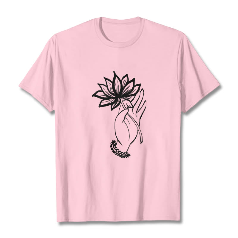 Maglietta casual in cotone con motivo a fiori di loto e mano che regge Buddha Stones - Rosa chiaro - 2XL - image 13